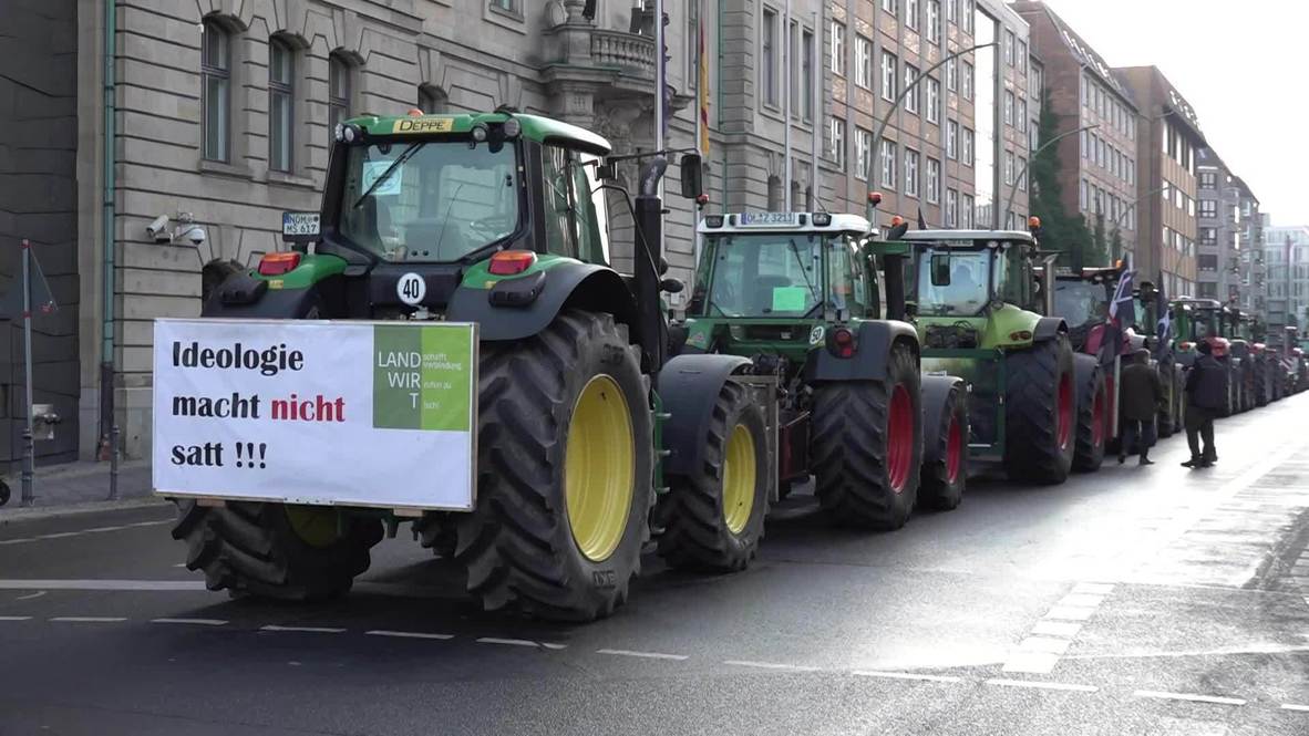 Germany: Farmers bring tractors to agriculture policy protest in Berlin