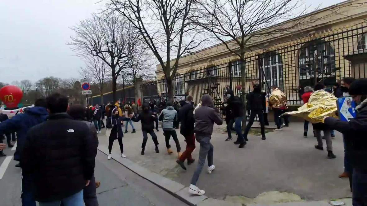 Francia: Disturbios entre estudiantes de grupos de derecha e izquierda en una manifestación de París