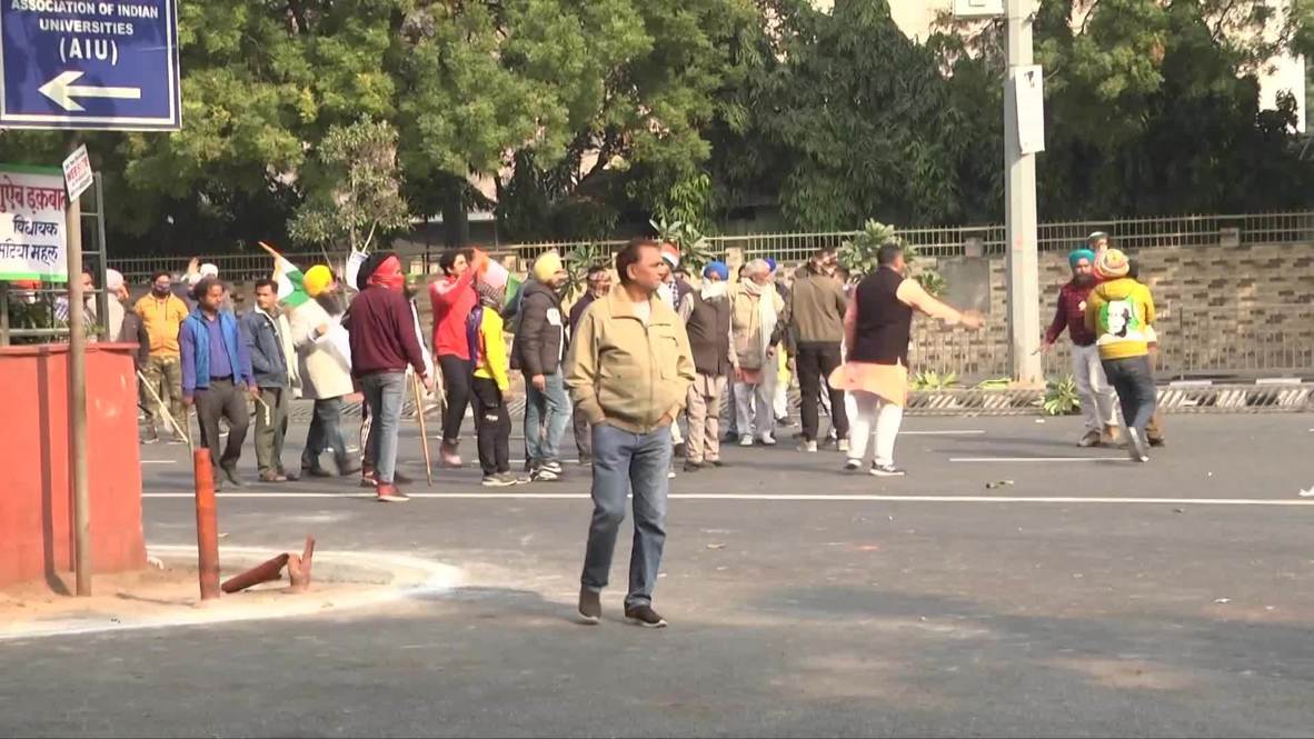 الهند: مزارعون ينظمون مسيرة جرارات احتجاجية نحو القلعة الحمراء في دلهي