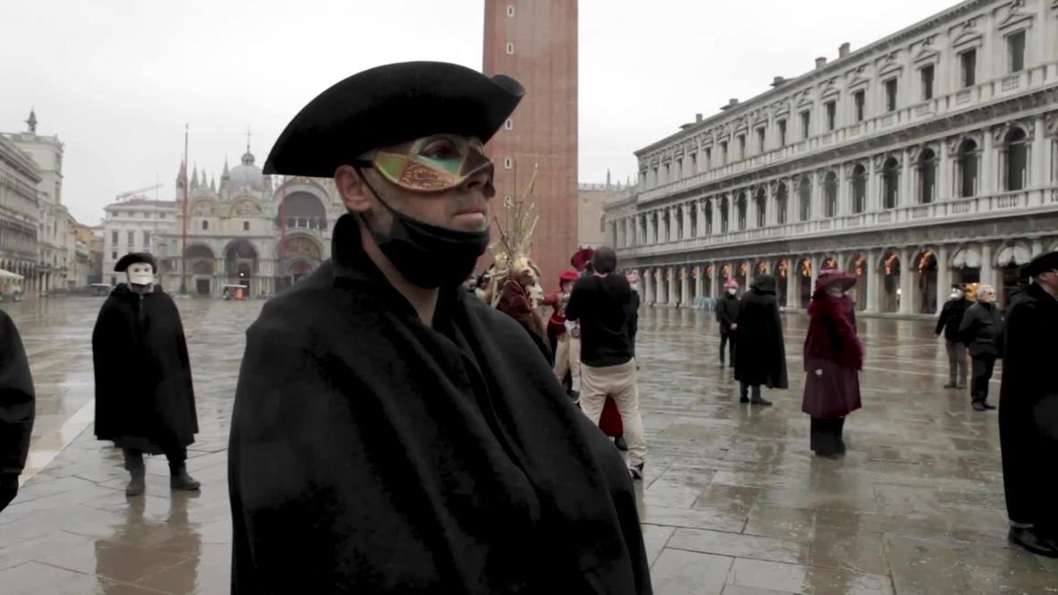 Italy hold silent carnival to keep tradition and businesses