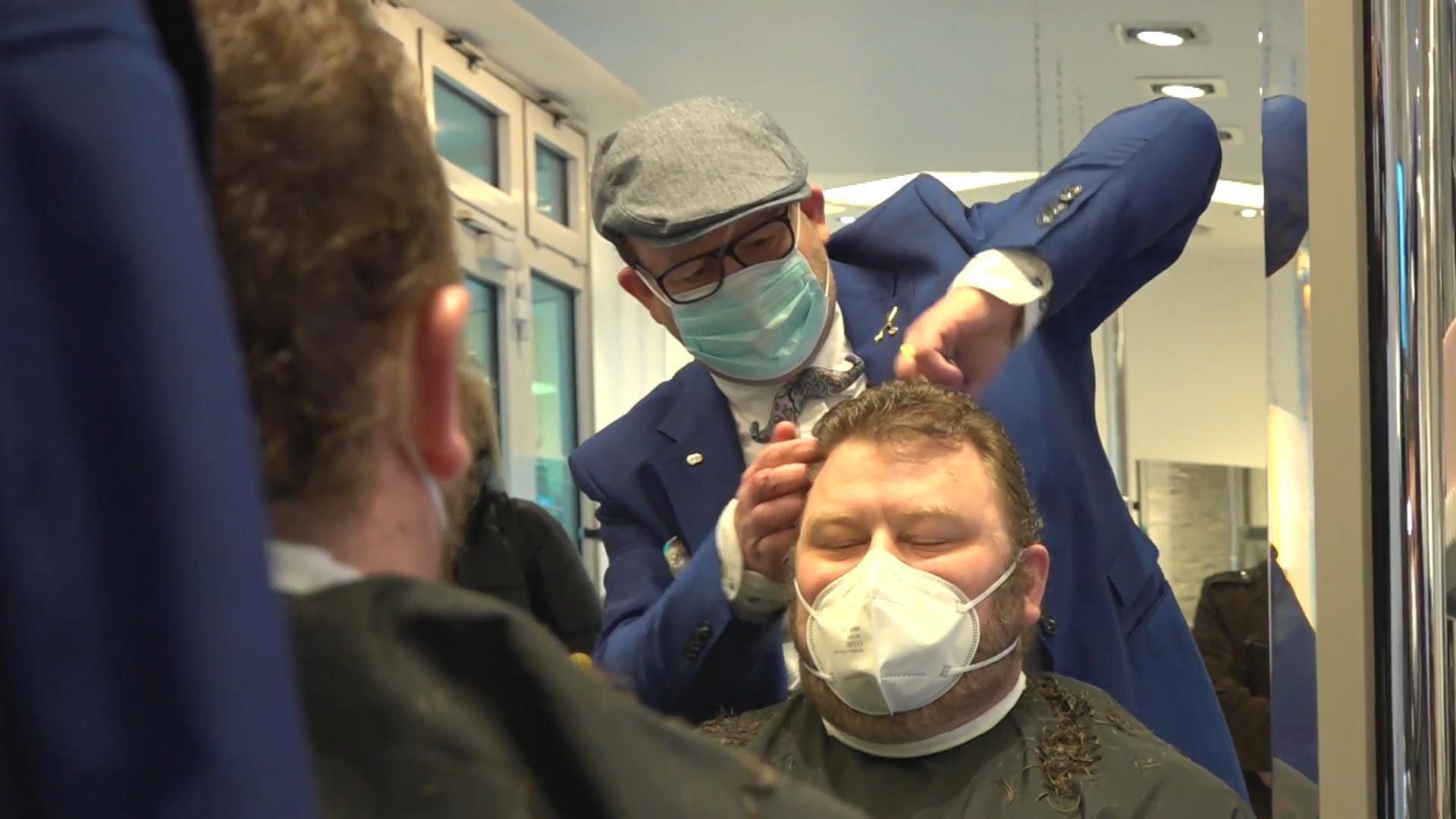German hairdresser auctions off first appointment for €442 raising