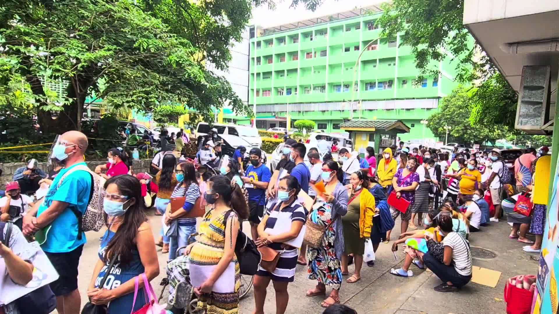 Philippines Pandemic brings hospitals to breaking point as patients