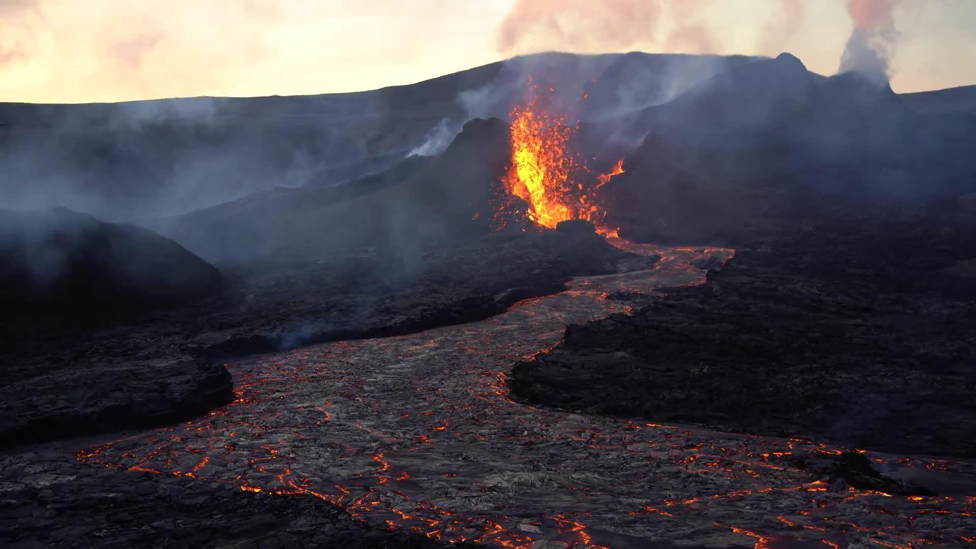 Iceland Fagradalsfjall Volcano Spews Fountains Of Lava As Eruption Continues Video Ruptly