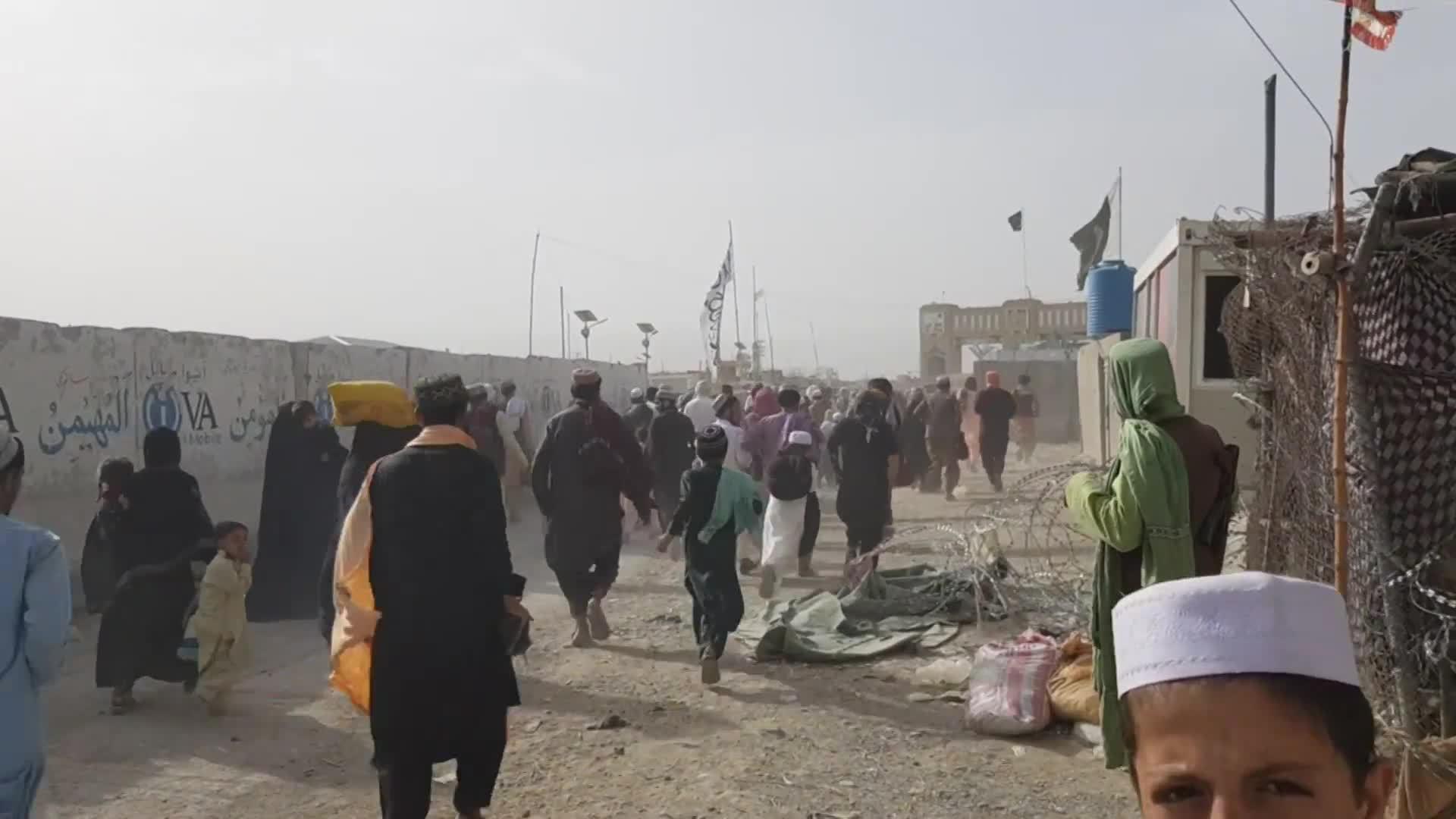 Afghanistan Pakistan Border Crossing Temporarily Reopens After Taliban 