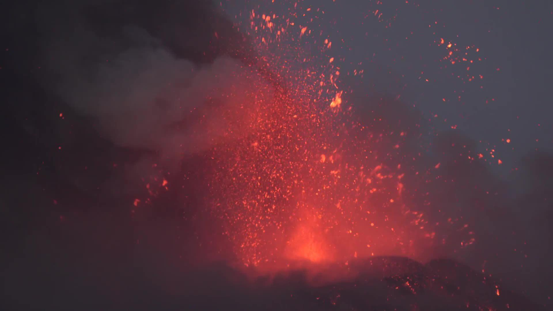 Italy Mount Etna volcano erupts again after days of respite Video Ruptly