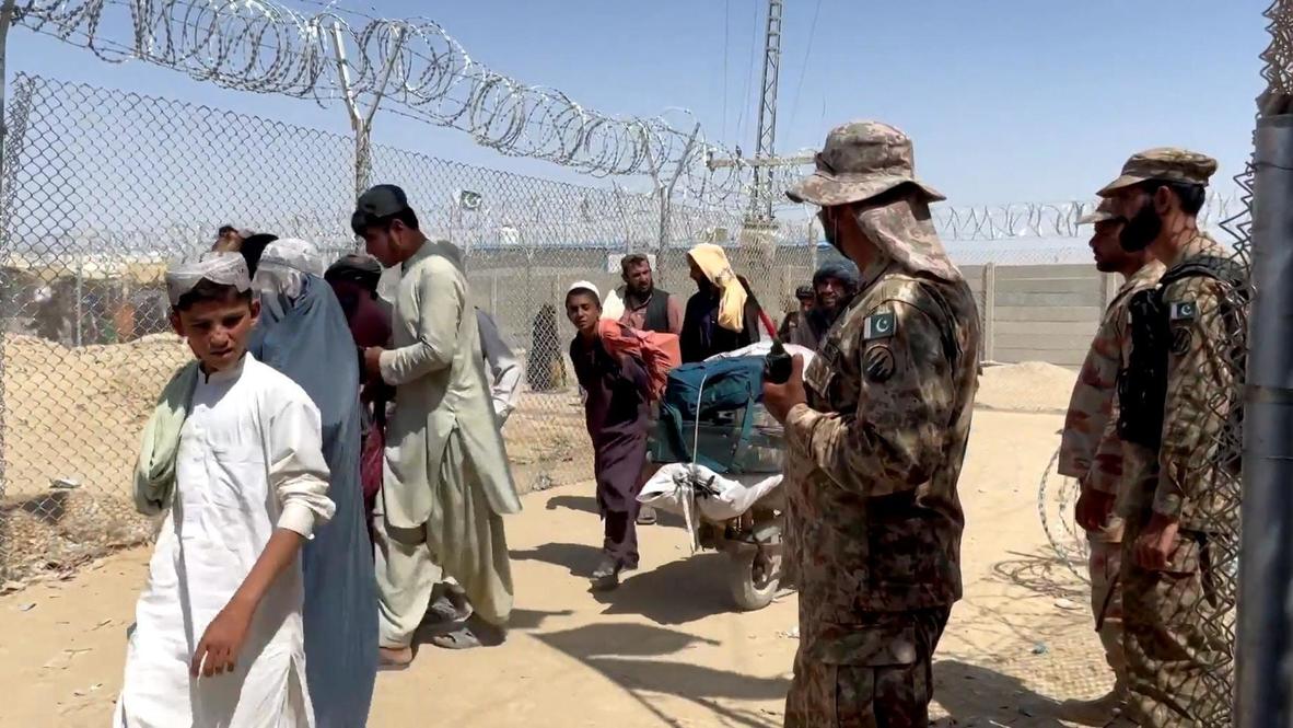 Pakistan Hundreds Of Afghans Cross Border To Escape From Taliban 