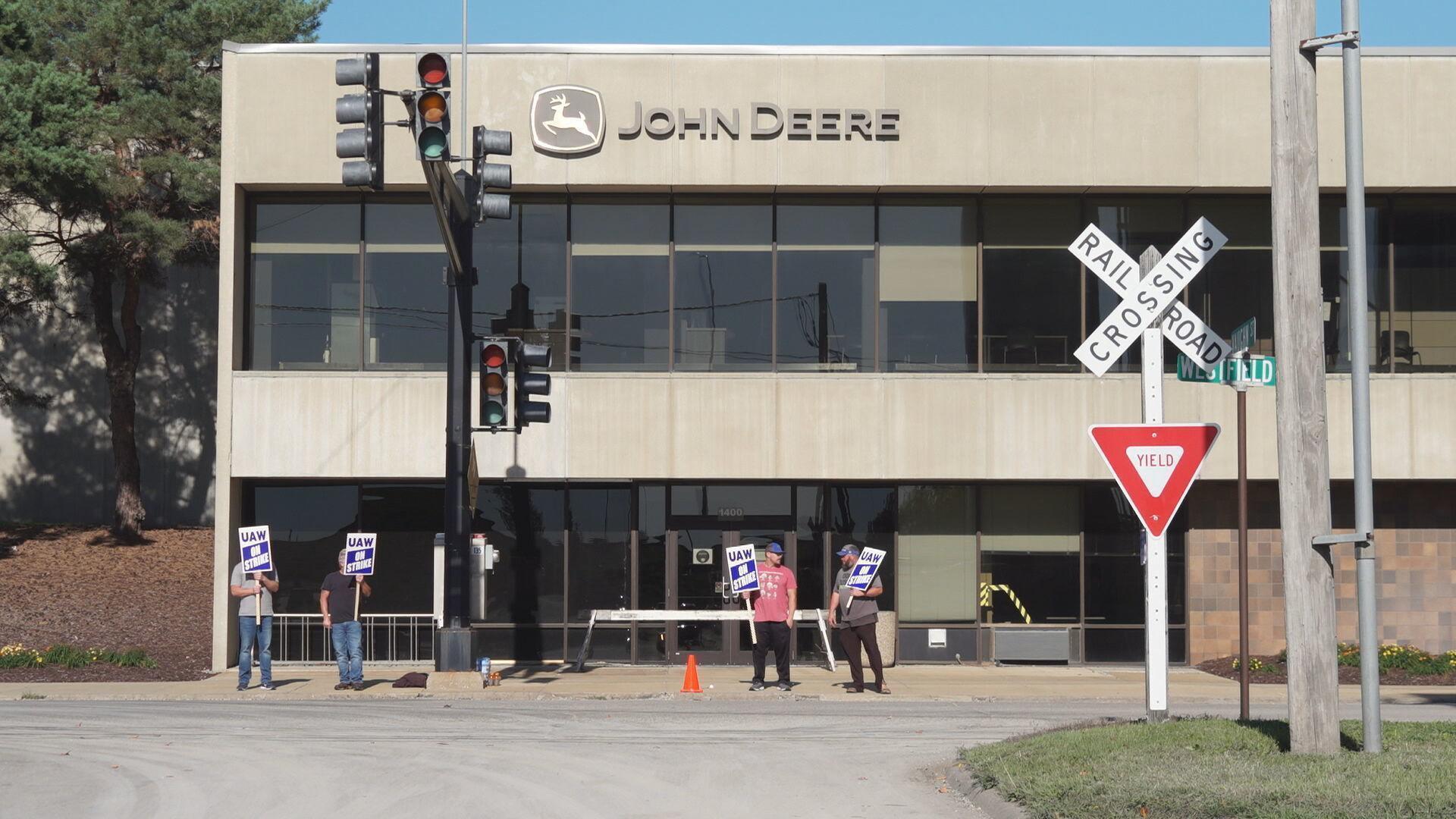 USA John Deere workers on strike after wage deal crumbles Video Ruptly