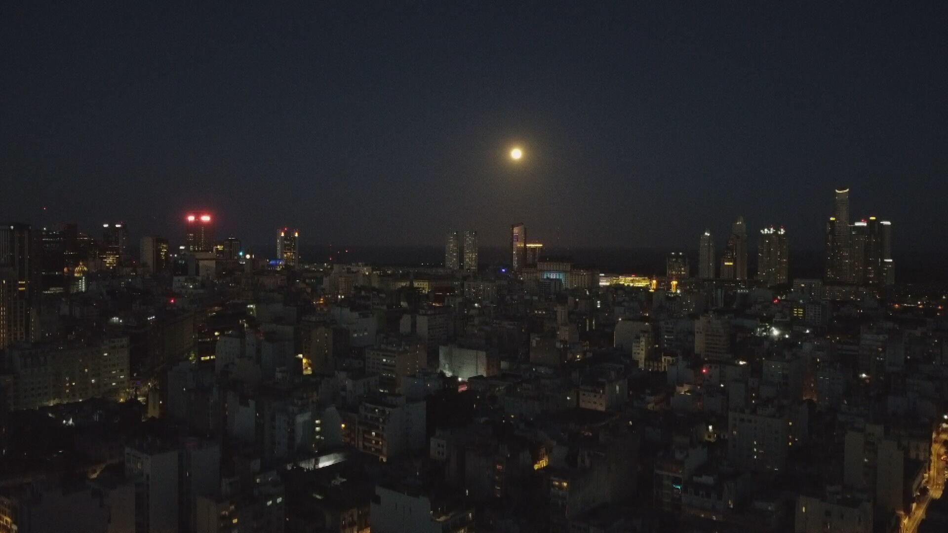 Argentina: 'Cold Moon' shines bright in skies over Buenos Aires | Video  Ruptly