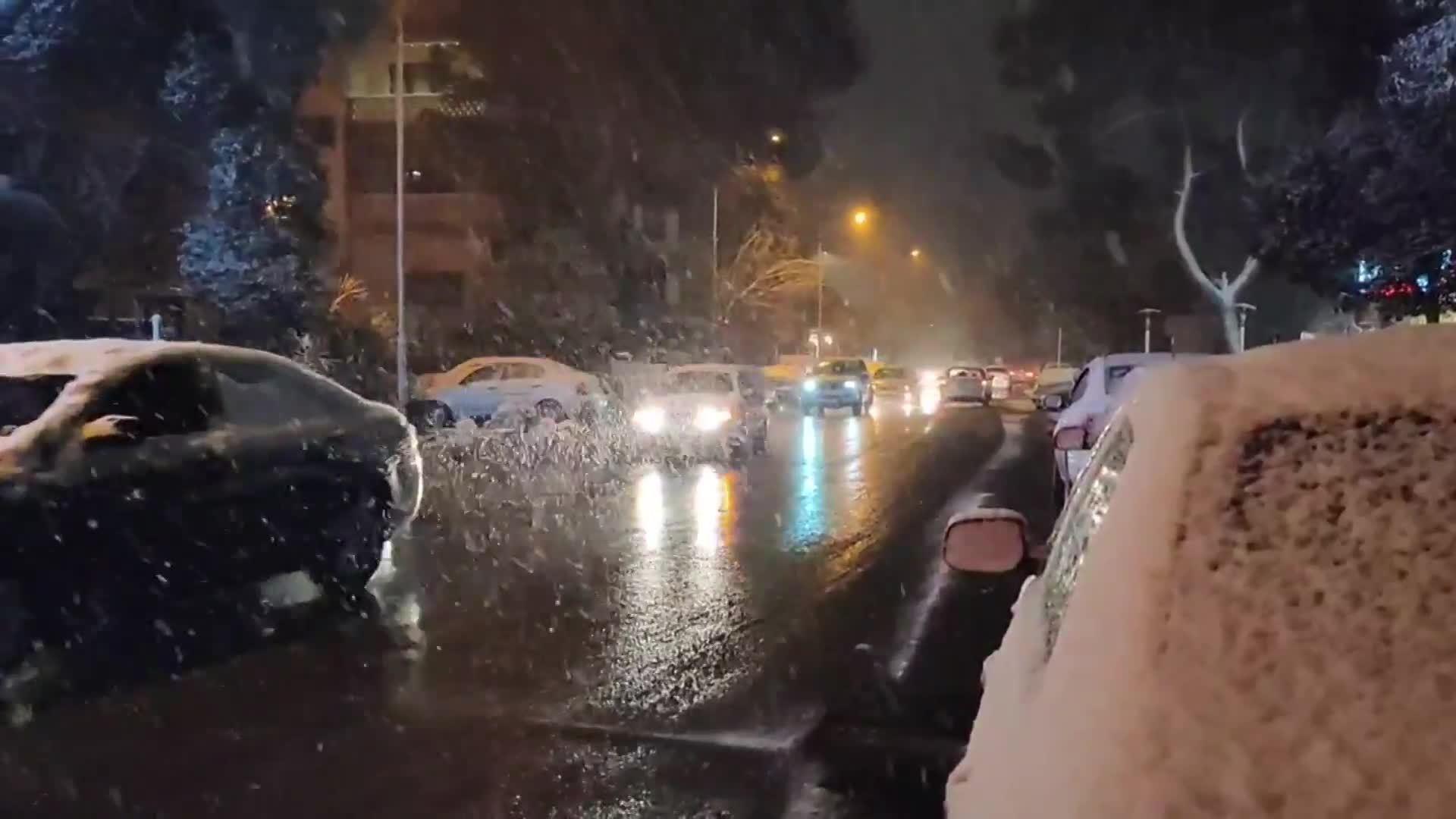 Syria Damascus blanketed with snow as temperatures fall Video Ruptly