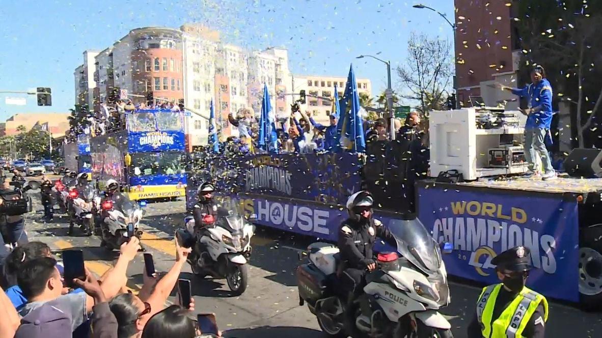 EE.UU: Aficionados de los Rams acuden al desfile de los campeones de la Super Bowl en Los Ángeles