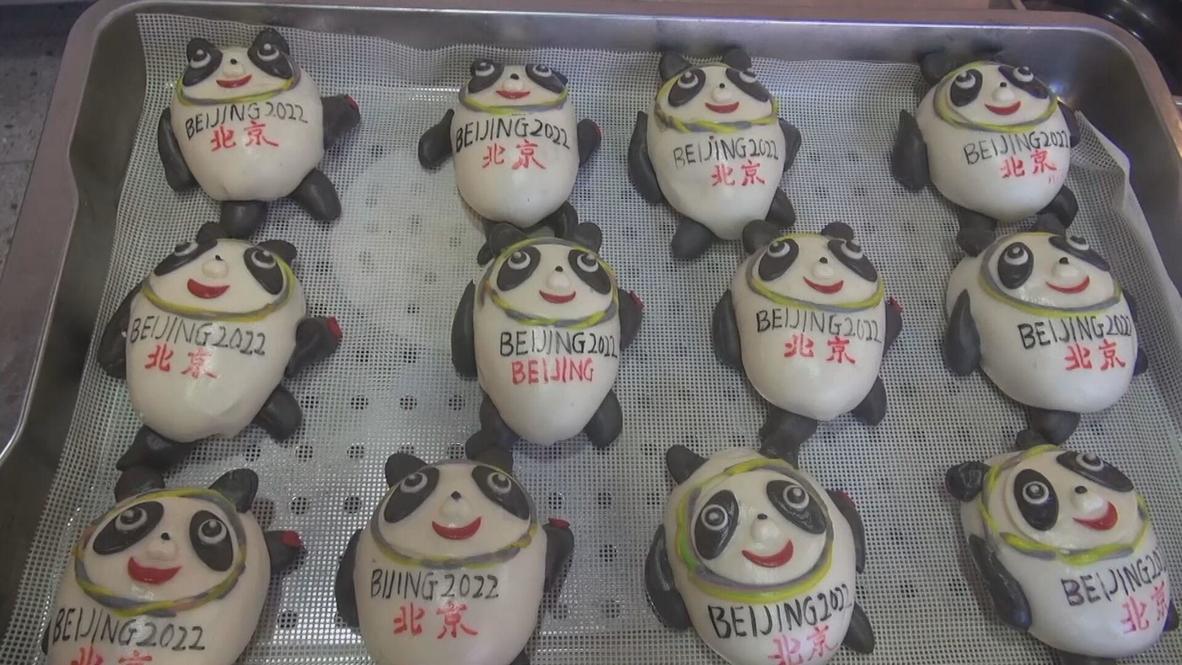 Artista homenajea a la mascota de los JJ.OO. Bing Dwen Dwen cocinando increíbles bollos de pan al vapor