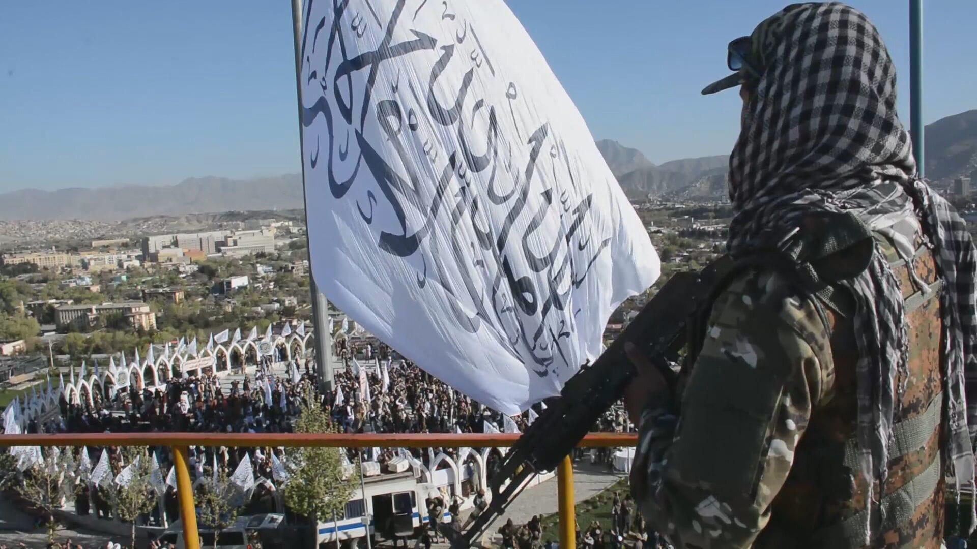 Afghanistan Taliban hoist giant flag in Wazir Akbar Khan Video Ruptly