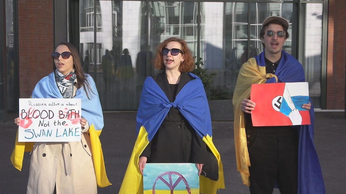 Netherlands: Amsterdam citizens protest as Dutch ballet hires Russian dancer