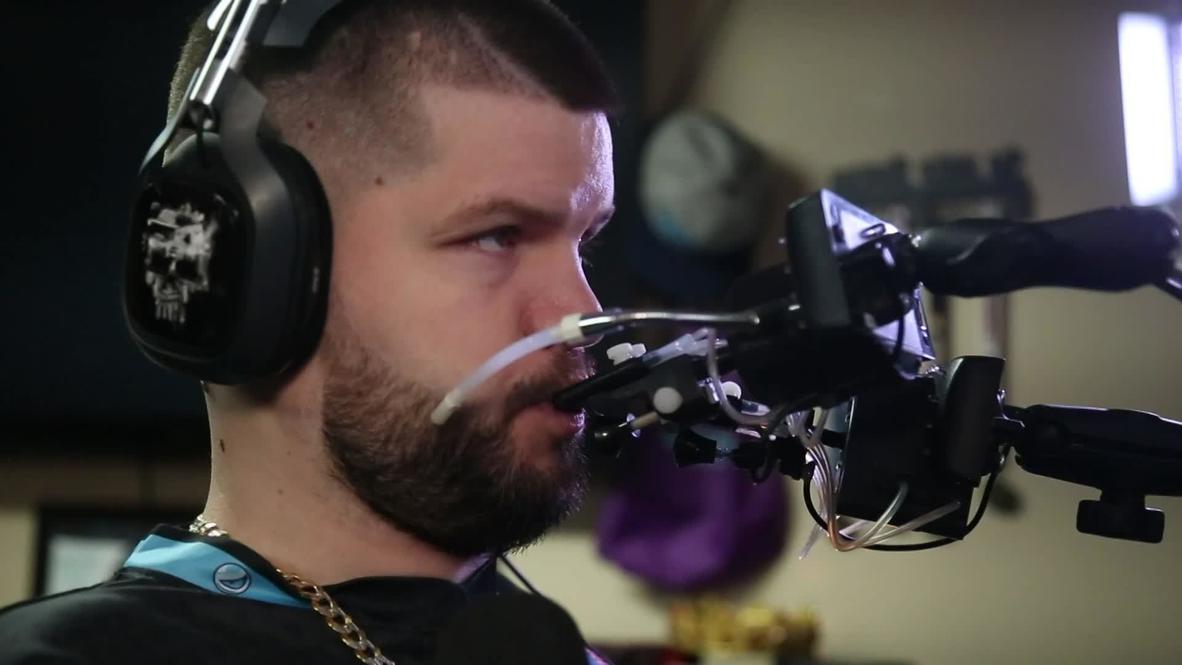 Meet RockyNoHands quadriplegics US gamer who easily break records