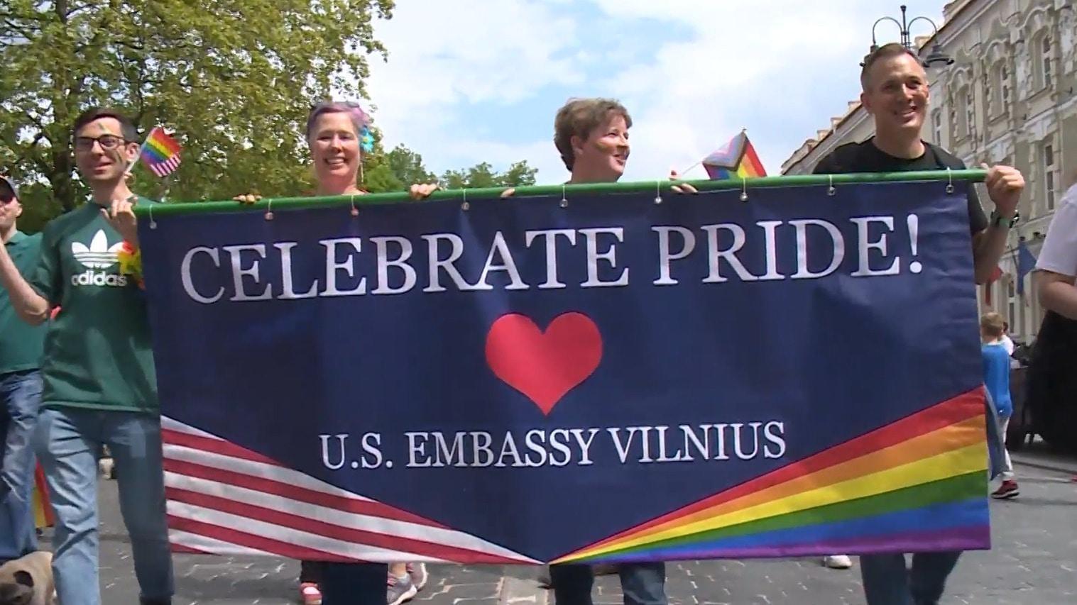 Литва: ЛГБТ-парад прошел в Вильнюсе | Video Ruptly