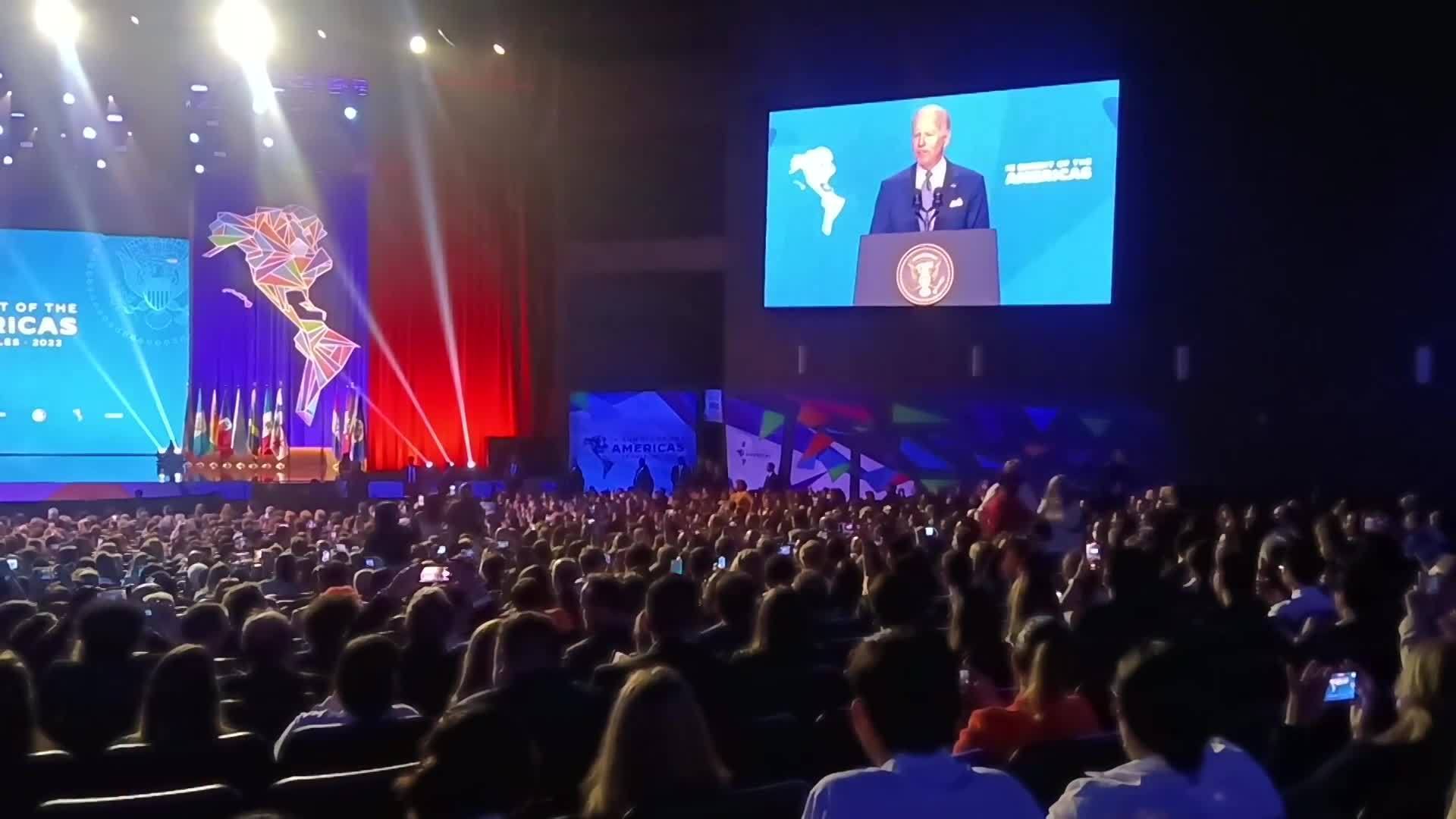 Съезд консервативной партии великобритании. Шаман прервался концерт. Судьи не верят своим ушам голос. Флаг украины на концерте. Леди гага 2022.