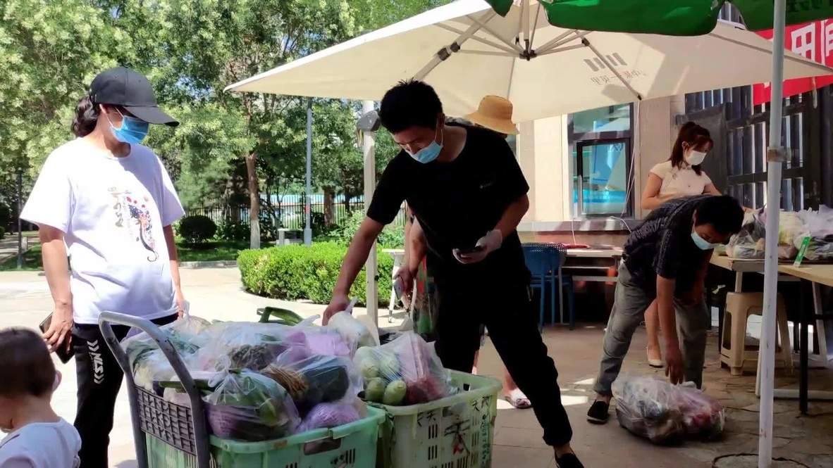China: Lanzhou authorities deliver food to residential areas following new COVID outbreak
