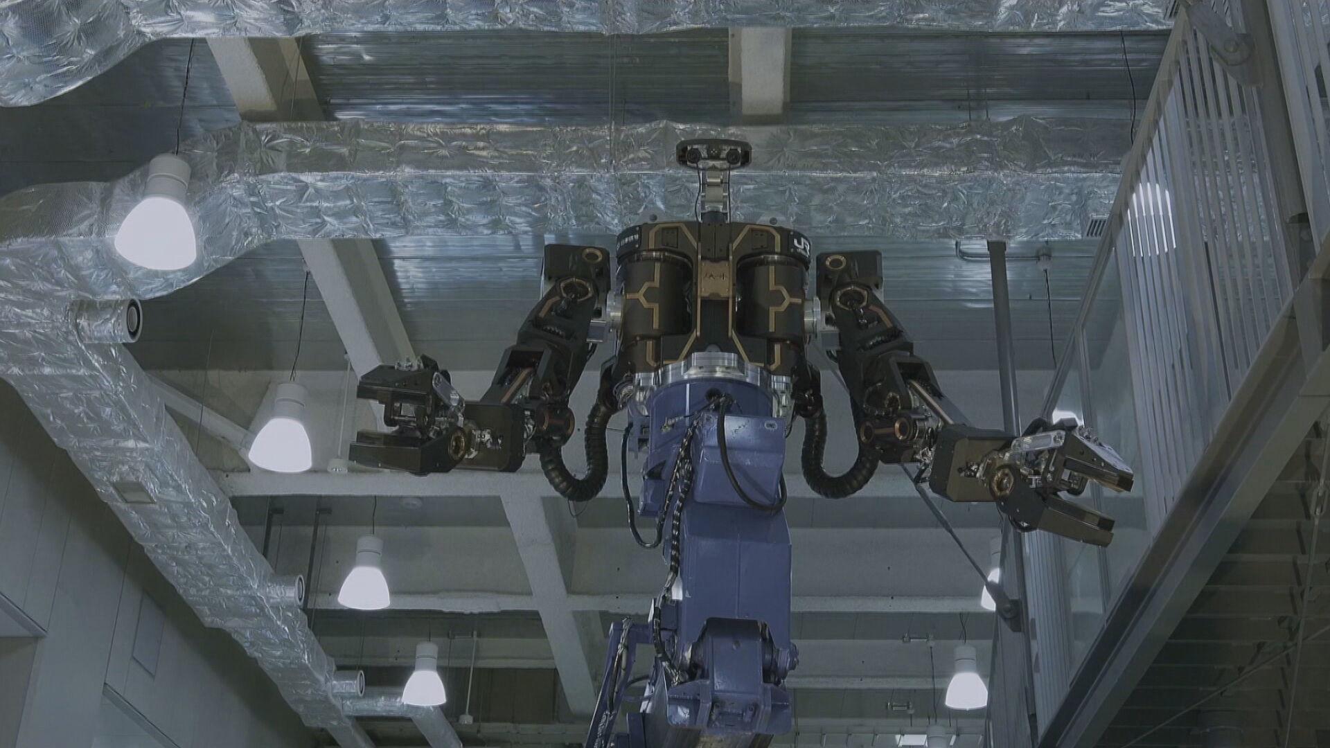 Japan The iron giant Startup creates enormous remotecontrolled