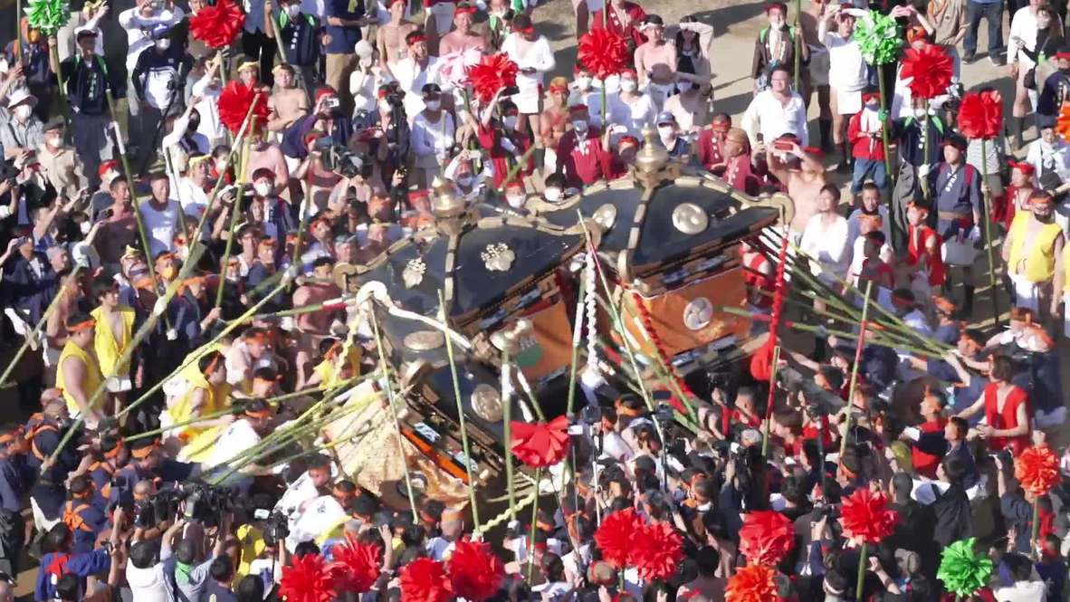Battle of the shrines Japanese 'fighting festival' sees floats clash