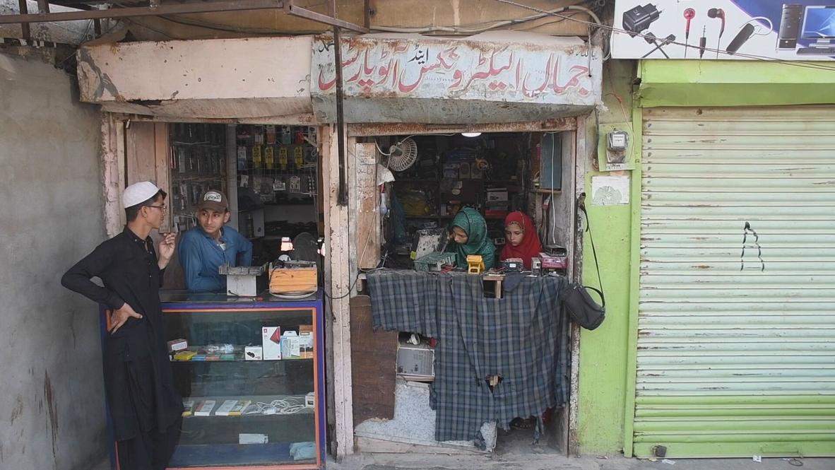 Like father, like daughter! Pakistani girls defy odds by working as electricians alongside father