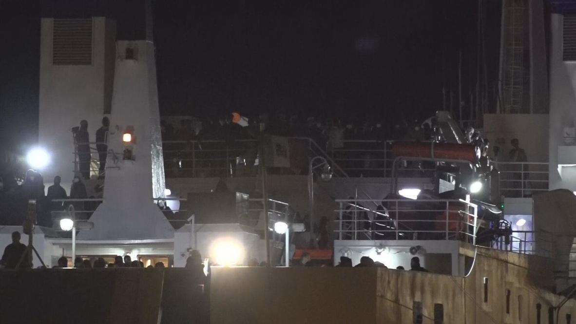 Italy: Scores of migrants arrive in Sicily as transfers from 'overcrowded' Lampedusa continue