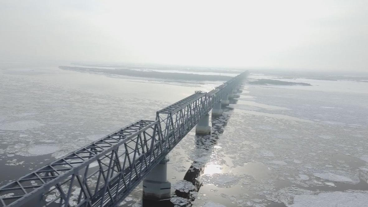 Russia: Freight train crosses first ever railway bridge over Amur on border with China