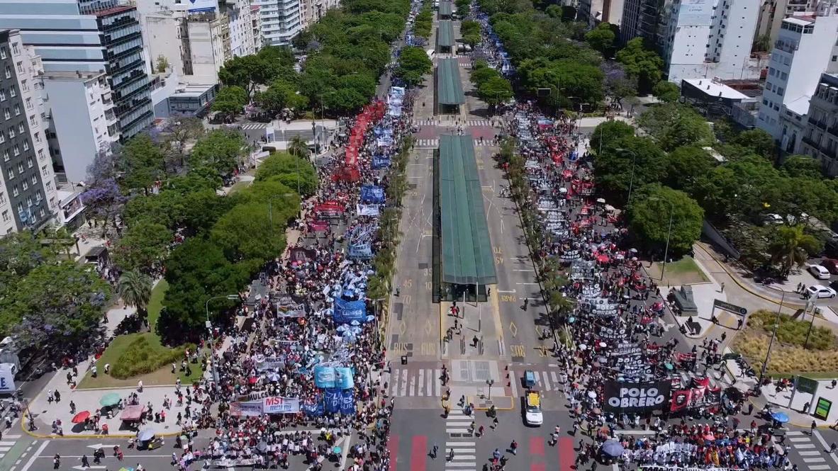 Argentina: Thousands demo for salary increases and more social spending in Buenos Aires