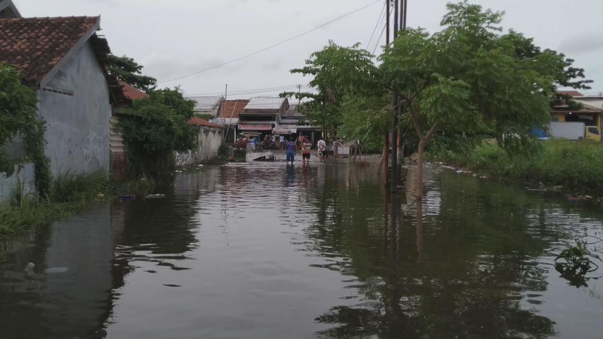 Indonesia: Floods hit Semarang on Java island following heavy rains on New Year's Eve