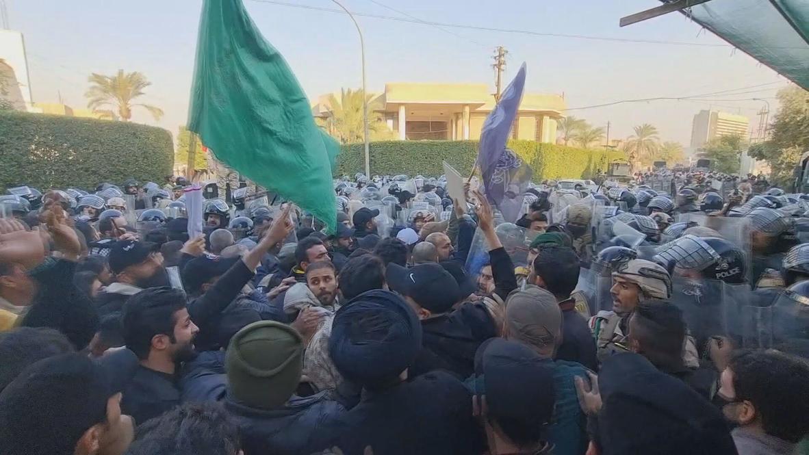 Iraq: Clashes erupt around Swedish Embassy in Baghdad as hundreds of protesters rally against Quran burning