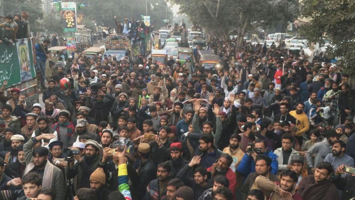 Pakistan: 'Unacceptable for Muslims - Hundreds protest in Lahore to condemn Quran burning