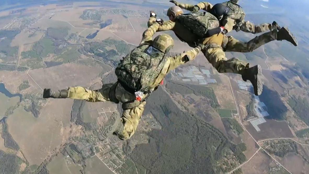 Russia Special forces skydive over Moscow for National Guard training