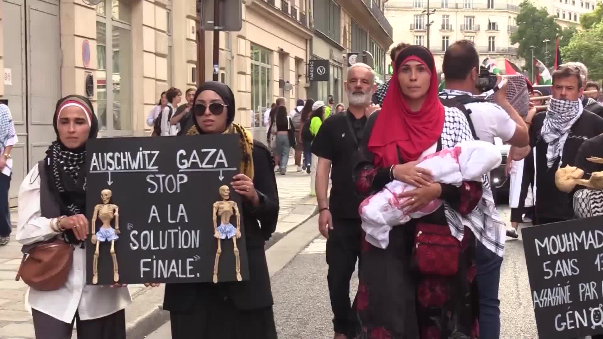 'It's a catastrophe!' - Paris protesters march against Gaza 'famine', killing of journalists