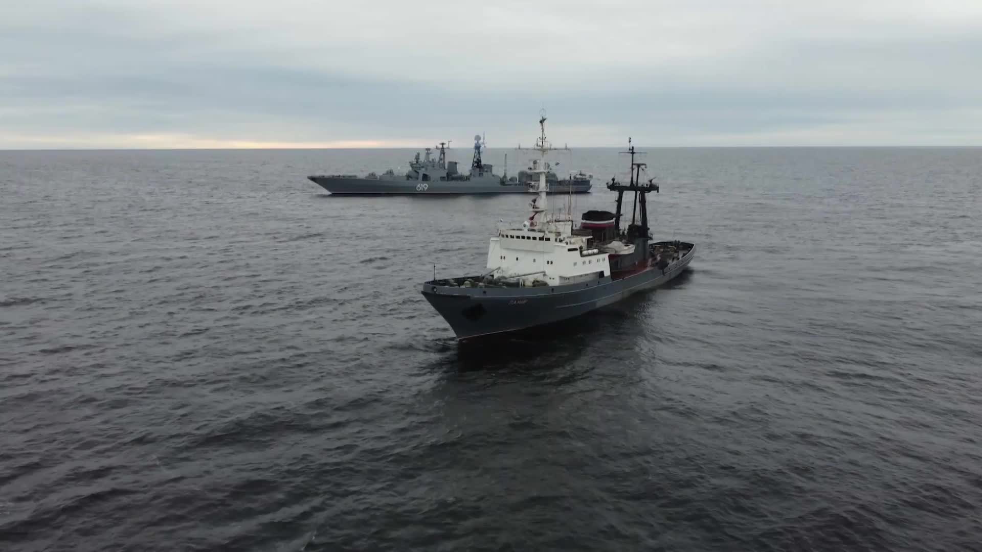 Боевые корабли Северного флота провели учения по защите морской экономической деятельности РФ в Арктике