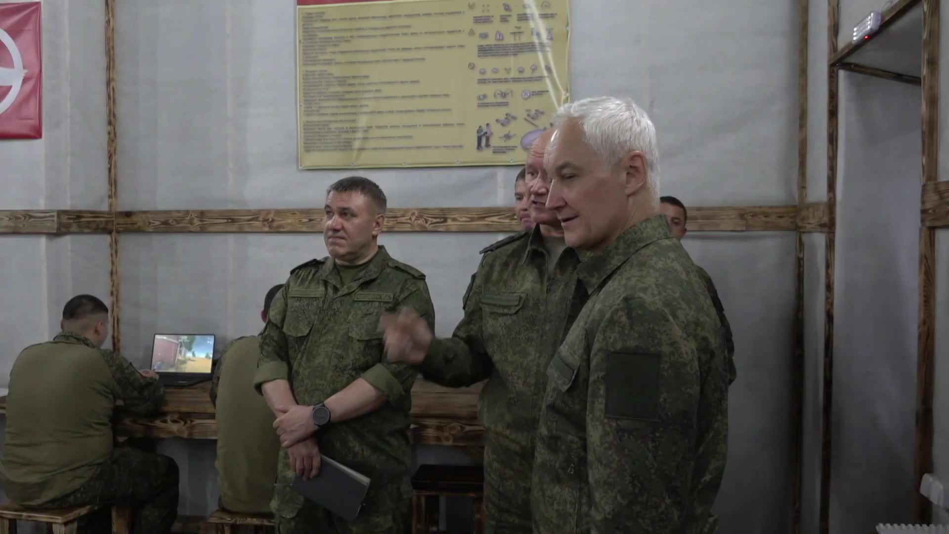 Белоусов проинспектировал группировку войск "Центр" и осмотрел наземные станции управления БПЛА