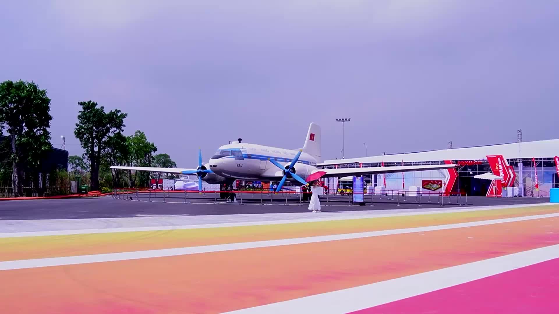 Flying high! Vietnam’s aviation exhibition celebrates decades of soaring success by navigating history and innovation