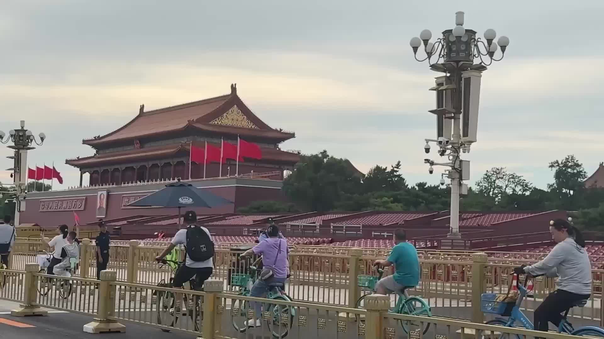 Bumper-to-bumper Beijing - Heavy traffic in China's capital as country gears up for Victory Day festivities