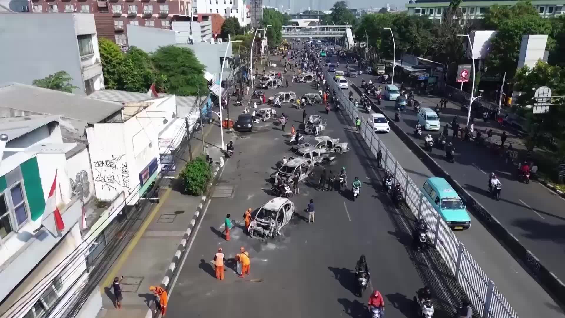 'Roughly ten cars were burnt' - Riots leave trail of destruction across Jakarta after delivery driver killed