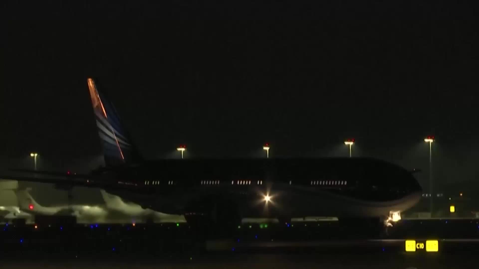Greetings from Azerbaijan! President Aliyev arrives in Tianjin for 25th SCO summit
