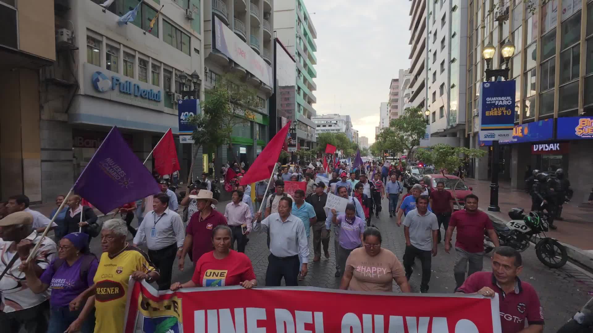 ‘When diesel goes up, everything goes up’ – Hundreds rally in Ecuador’s Guayaquil against subsidy removal