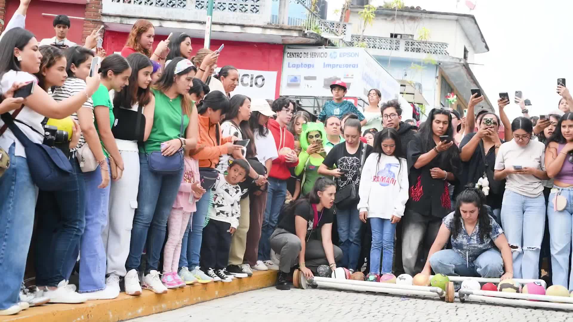 ​Melons on parade - Hundreds roll down Mexico’s Xallitic bridge in annual cantaloupe race