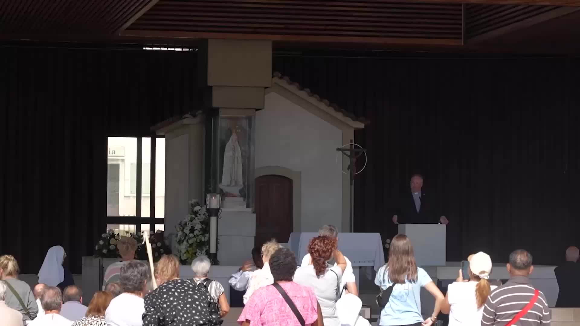 From Portugal with devotion – Hundreds bid farewell to Our Lady of Fatima as statue sets off to Rome for Jubilee of Marian Spirituality
