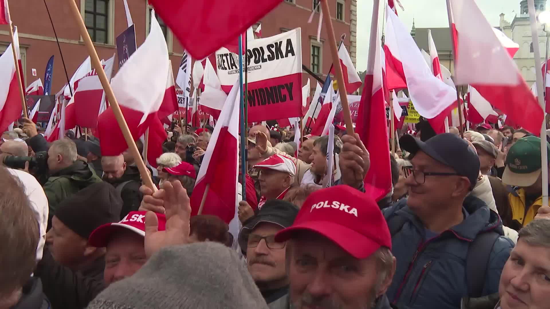 'Down with Tusk!' - Opposition leader Kaczynski accuses govt of pursuing 'German agenda' at anti-migration rally in Warsaw