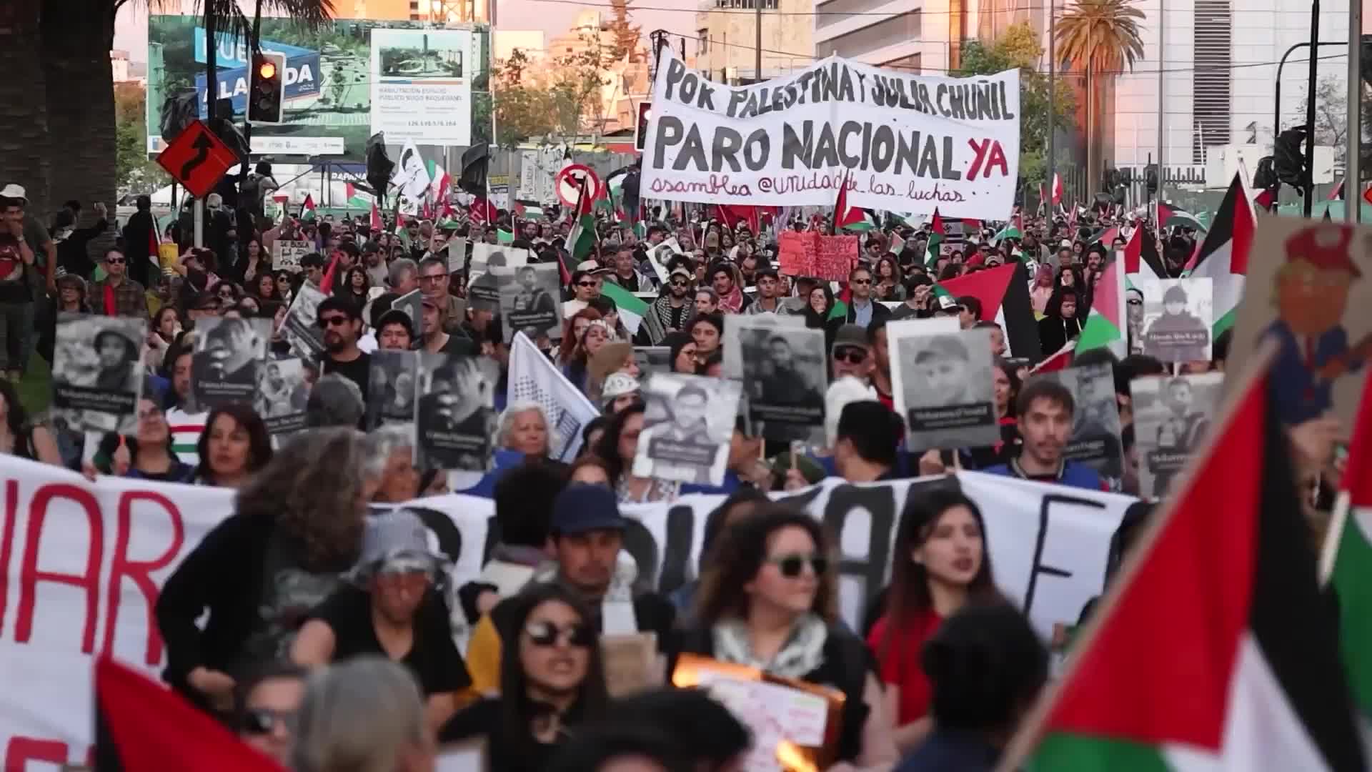 'Freedom in Gaza must be respected' - Protesters march through Santiago to demand full enforcement of Israel-Hamas ceasefire