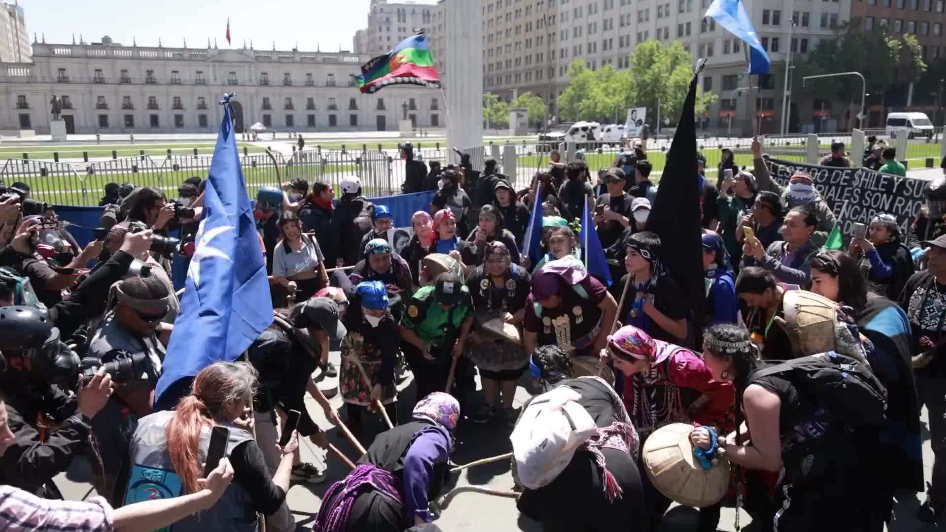 'We are Mapuche and we are still alive!' – Clashes erupt in Santiago as thousands march on Day of Indigenous Resistance