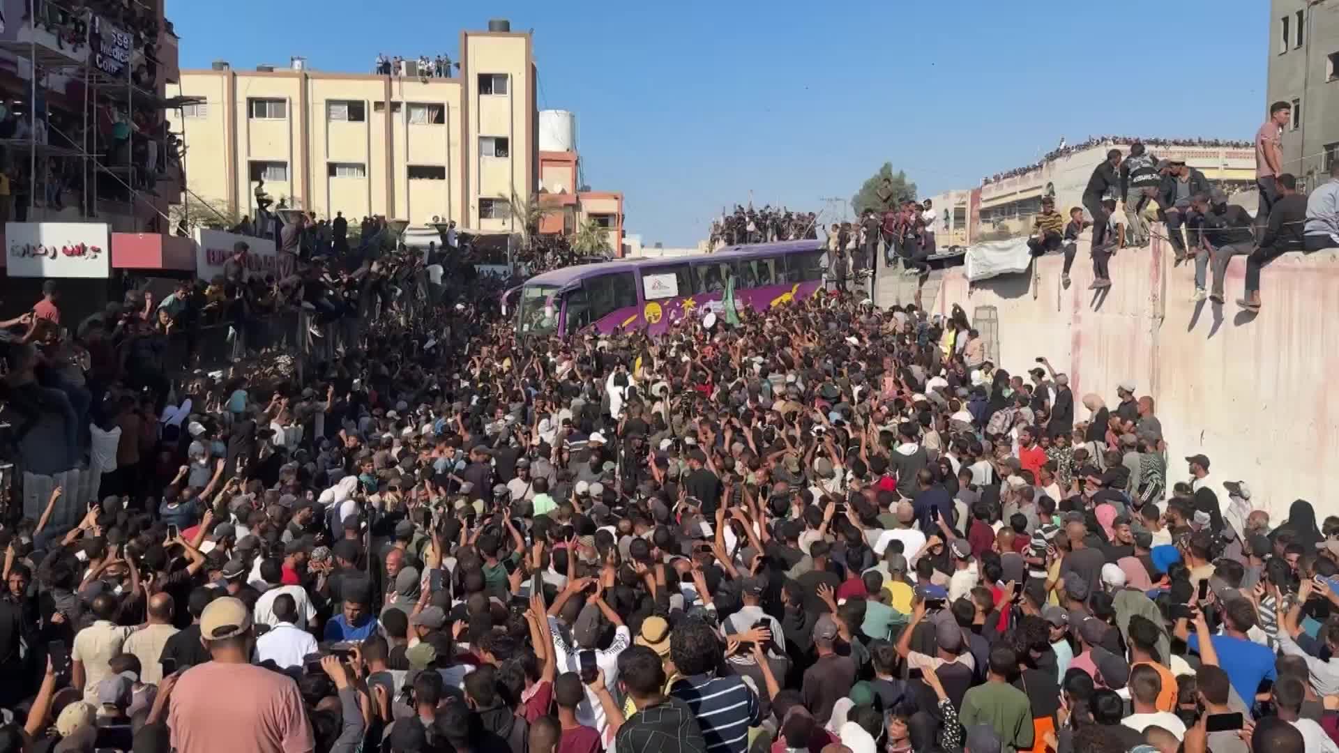 'Indescribable emotions, immense joy' - Thousands in Khan Younis welcome released Palestinian prisoners following Israel-Hamas exchange deal
