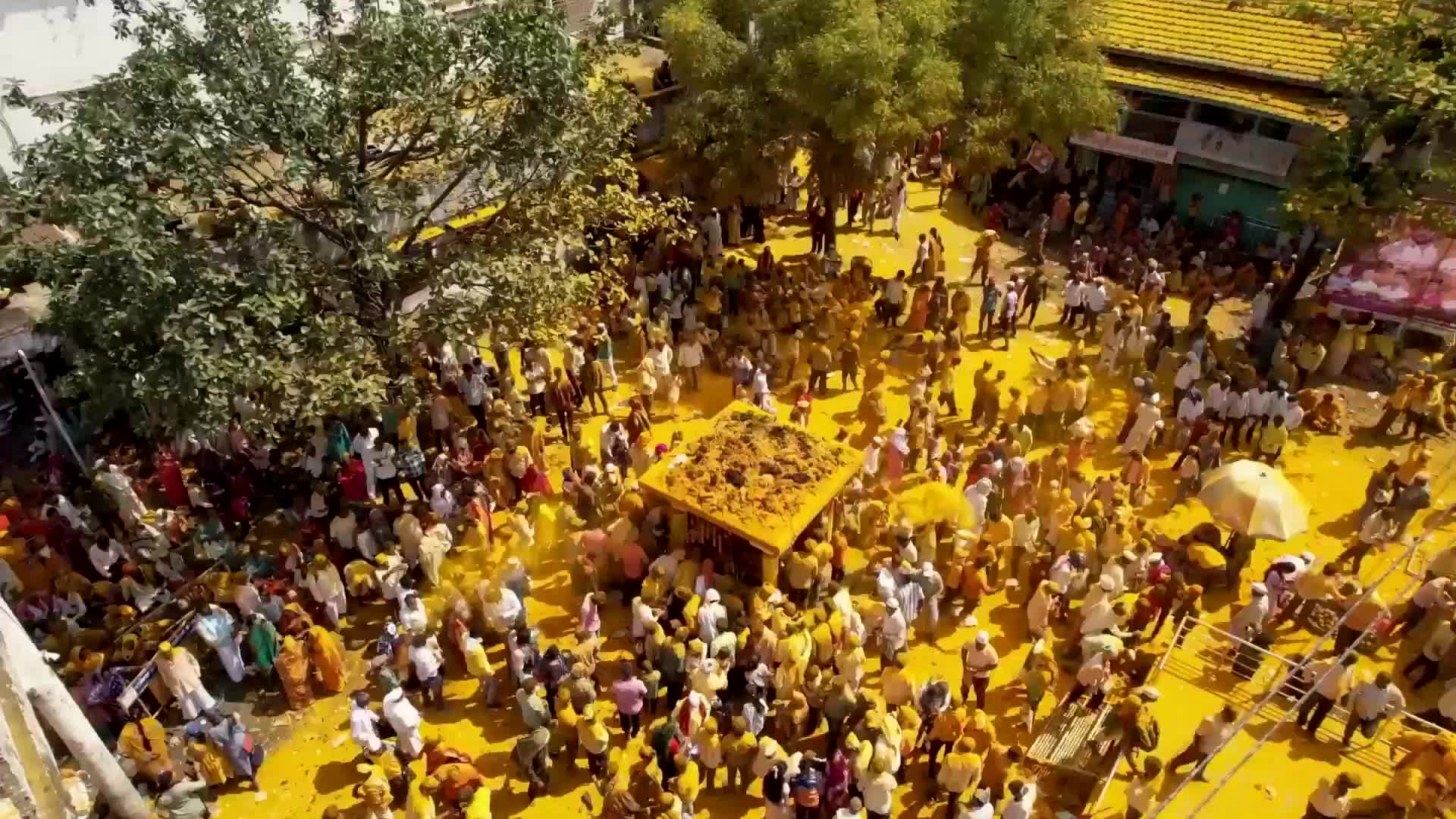 ‘Yellow madness!’ – Thousands drench streets of Pattan Kodoli in turmeric for Vittal Birdev Yatra