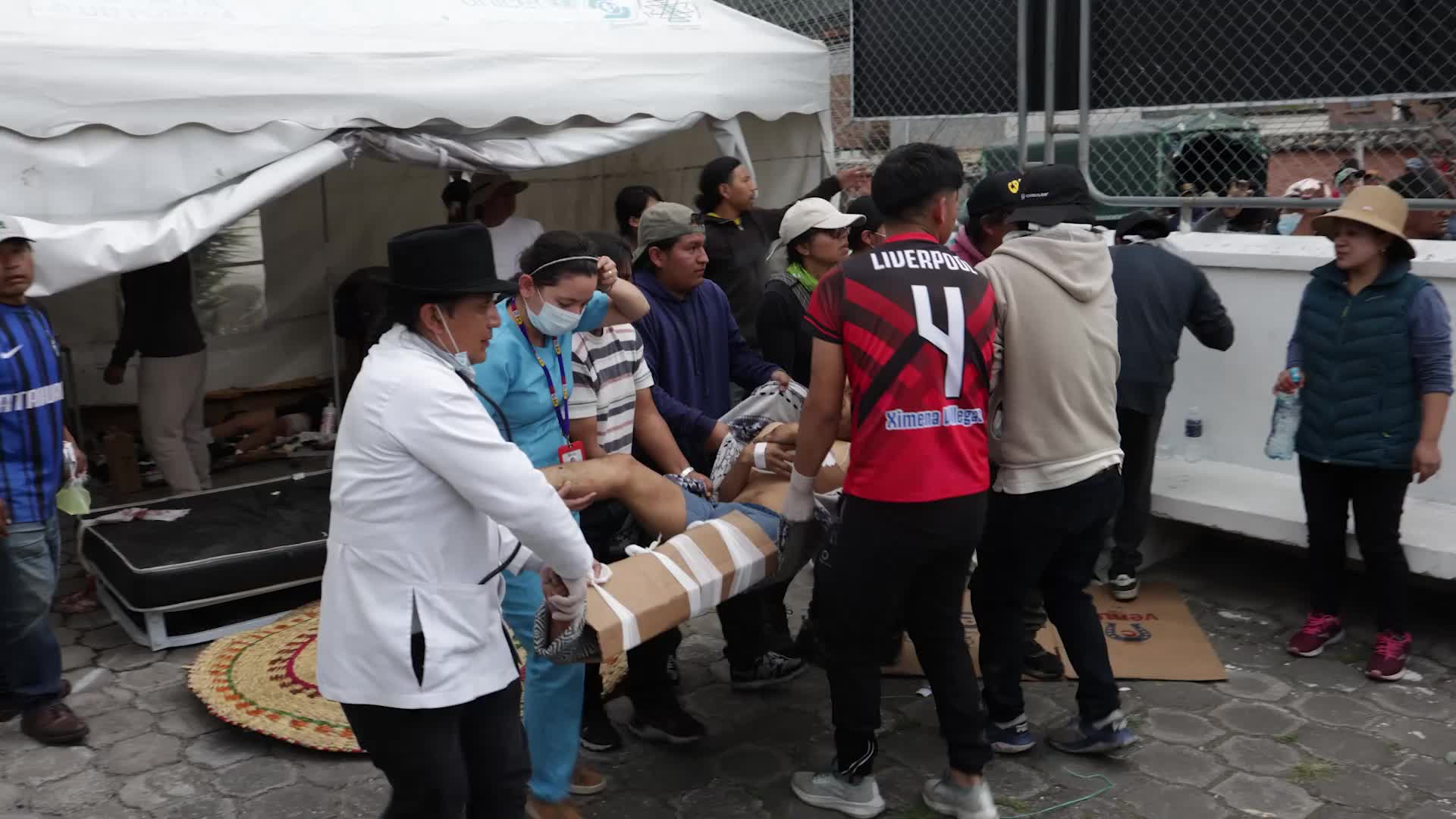 'Otavalo is in total chaos' - 43 detained and dozens injured in violent clashes amid national strike in Ecuador *DISTRESSING*