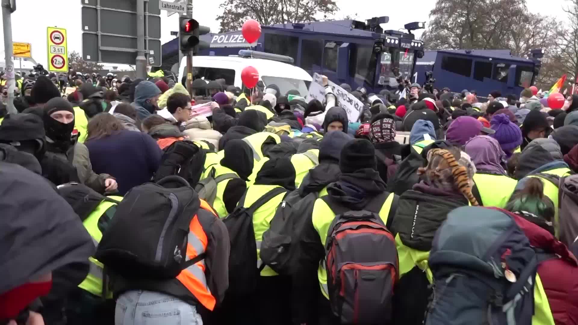 Germany divided - Thousands protest AfD youth in rally marred by clashes with police in Giessen