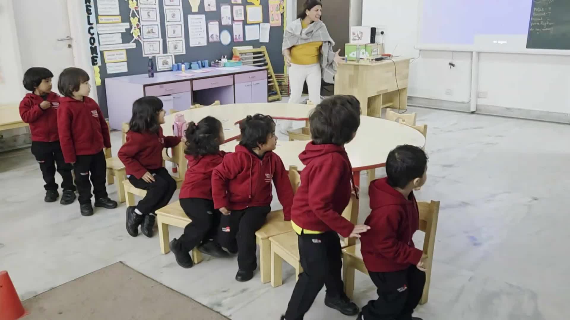Father Frost in India - Russian 'Santa' spreads New Year cheer around famous landmarks
