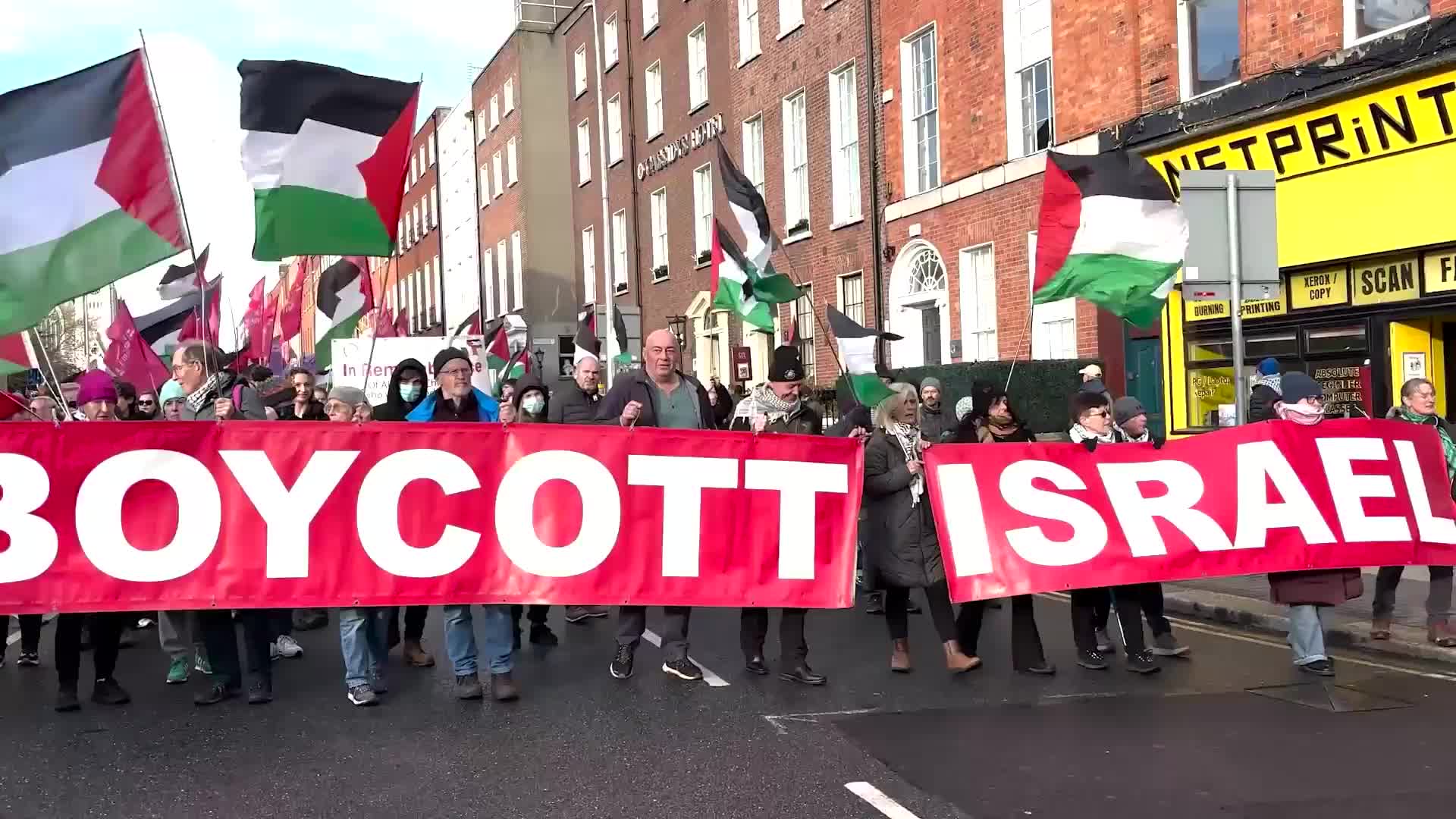 'Second-class citizens in their own land' - Thousands join Dublin march in solidarity with Palestine